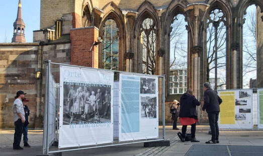 Austellung in der Ruine der Nicolaikirche – Orte der Zwangsarbeit