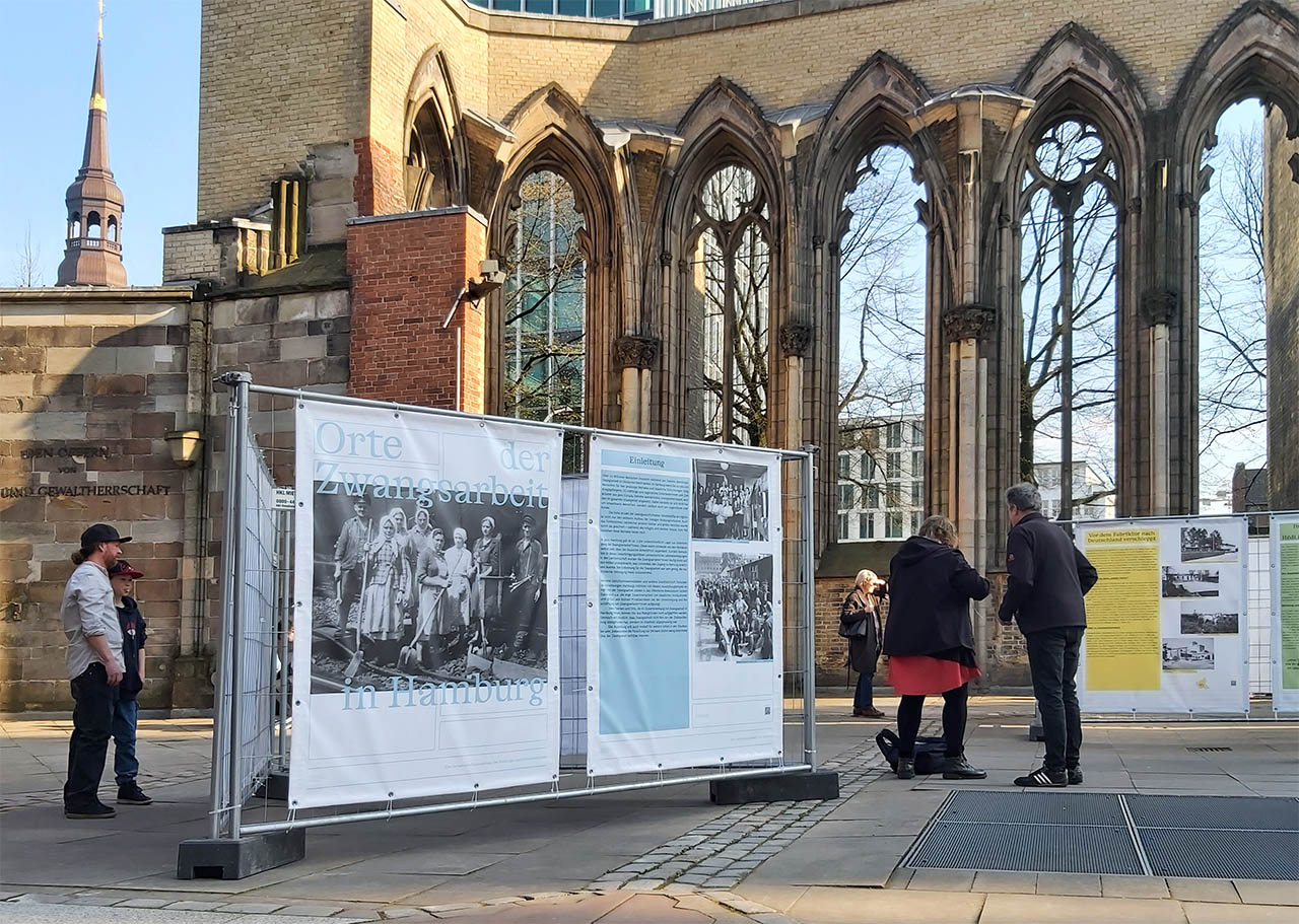 Austellung in der Ruine der Nicolaikirche – Orte der Zwangsarbeit